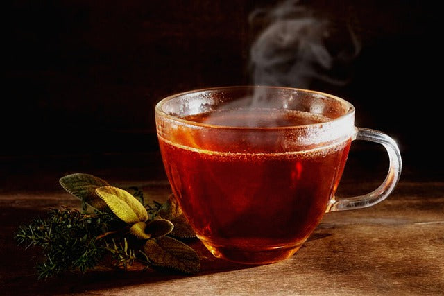 5 Beneficios de tomar té negro con limón